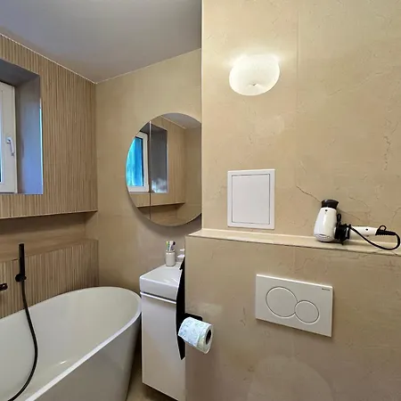 Mileticova Street, Keyless, Ac