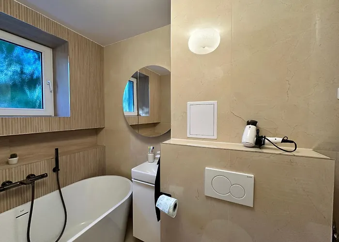 Mileticova Street, Keyless, Ac