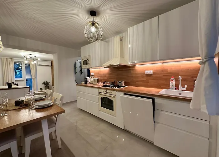 Mileticova Street, Keyless, Ac