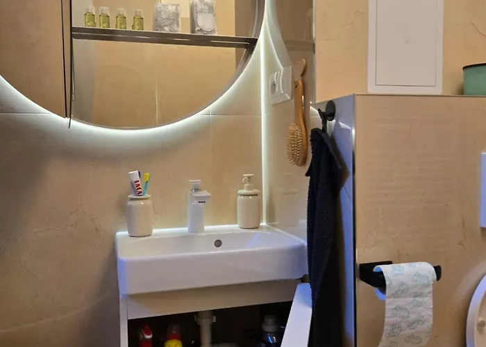 Mileticova Street, Keyless, Ac