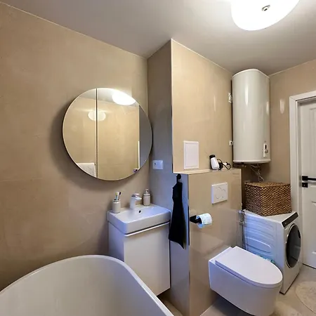 Mileticova Street, Keyless, Ac * Братислава