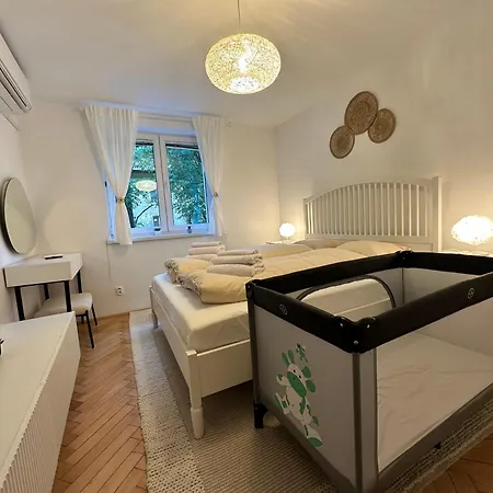 Mileticova Street, Keyless, Ac