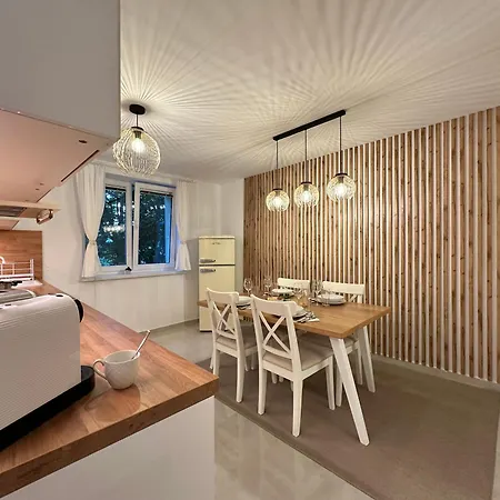 Mileticova Street, Keyless, Ac