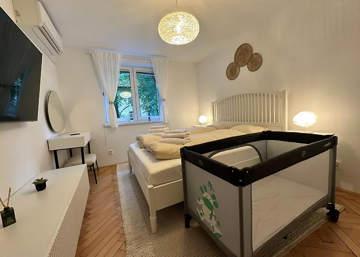 Mileticova Street, Keyless, Ac